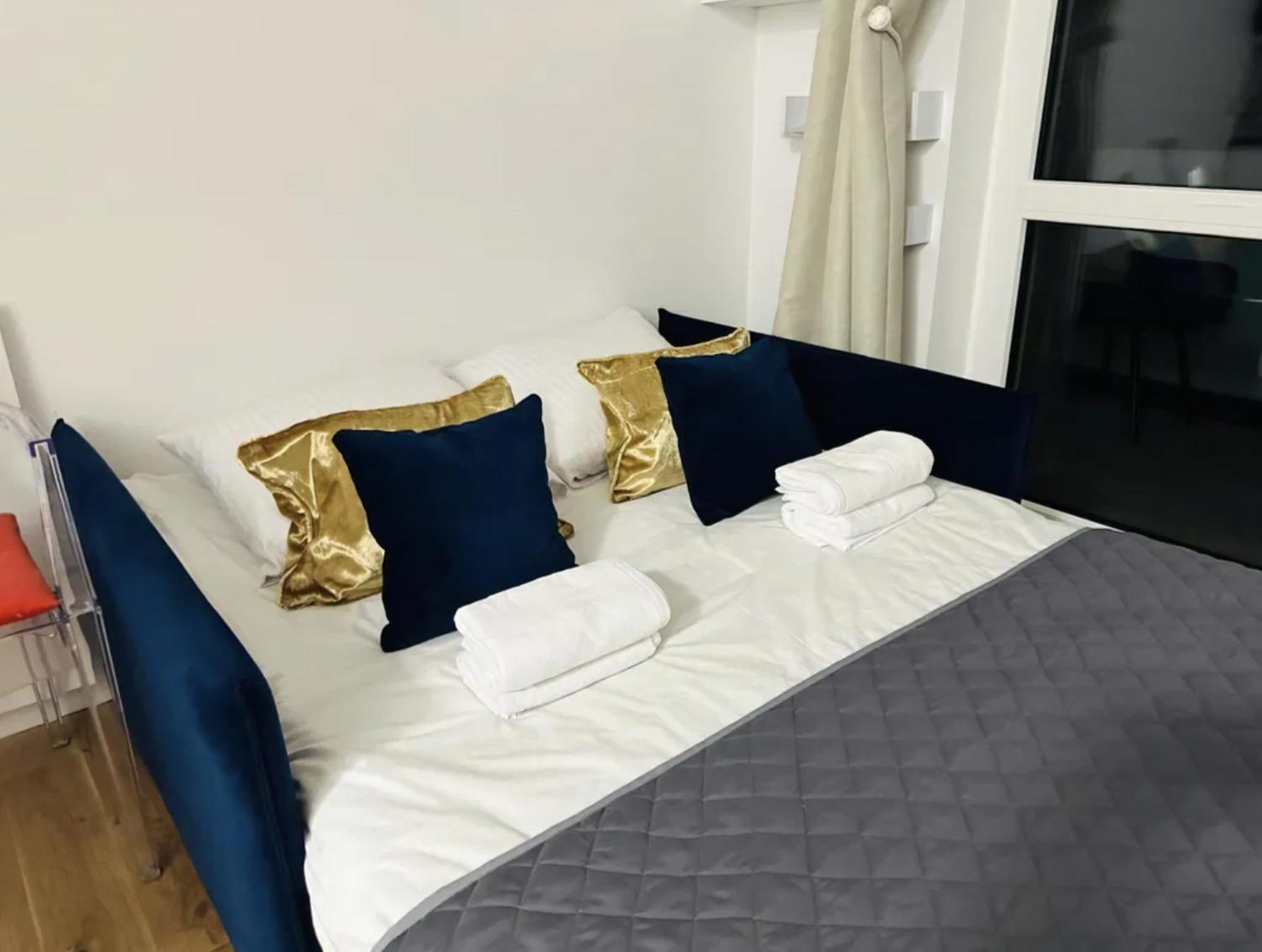 Y13 Apartments Варшава Екстериор снимка